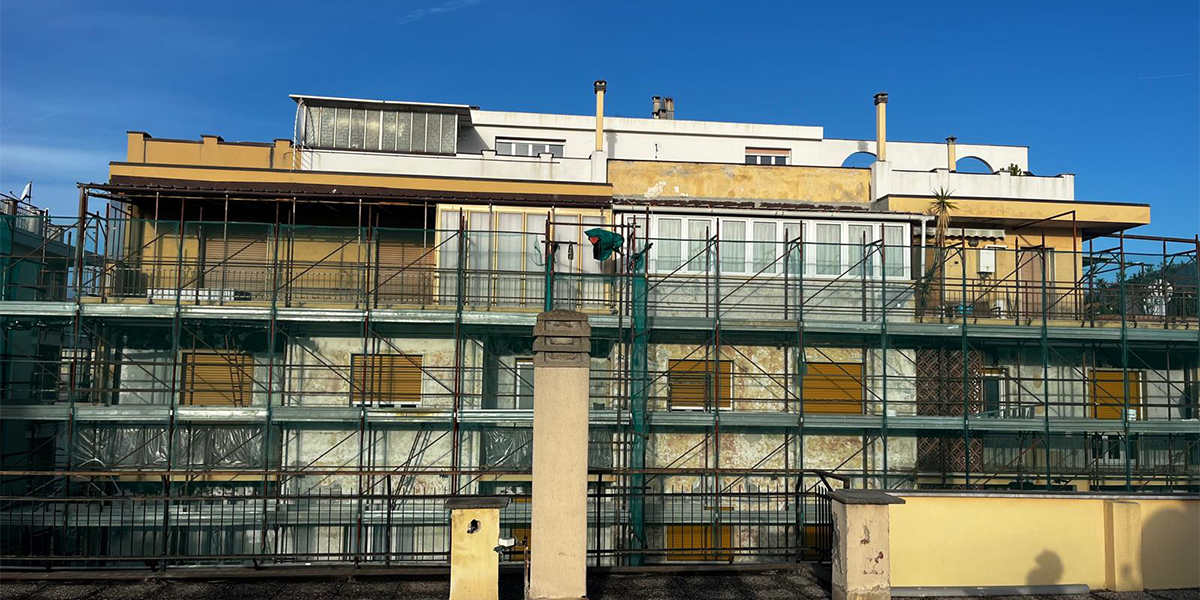 Cantiere facciata condominiale, Loano